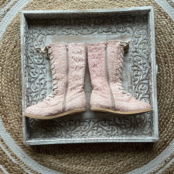 Trish Scully Pink Lace Boot Sz 4 Big Girl - Picture 3 of 13